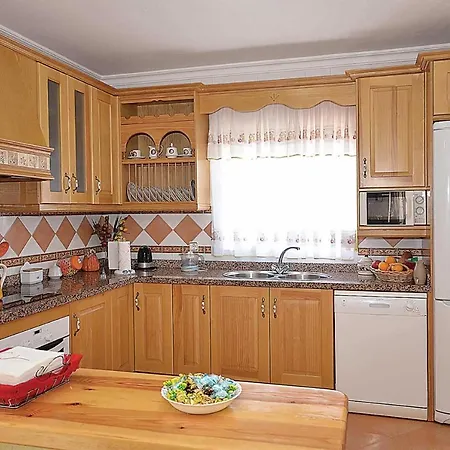 Villa Sleeps 8 Air Con Wifi