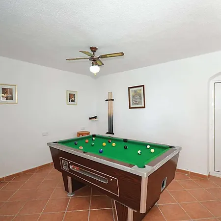 Sleeps 8 Air Con Wifi Nerja